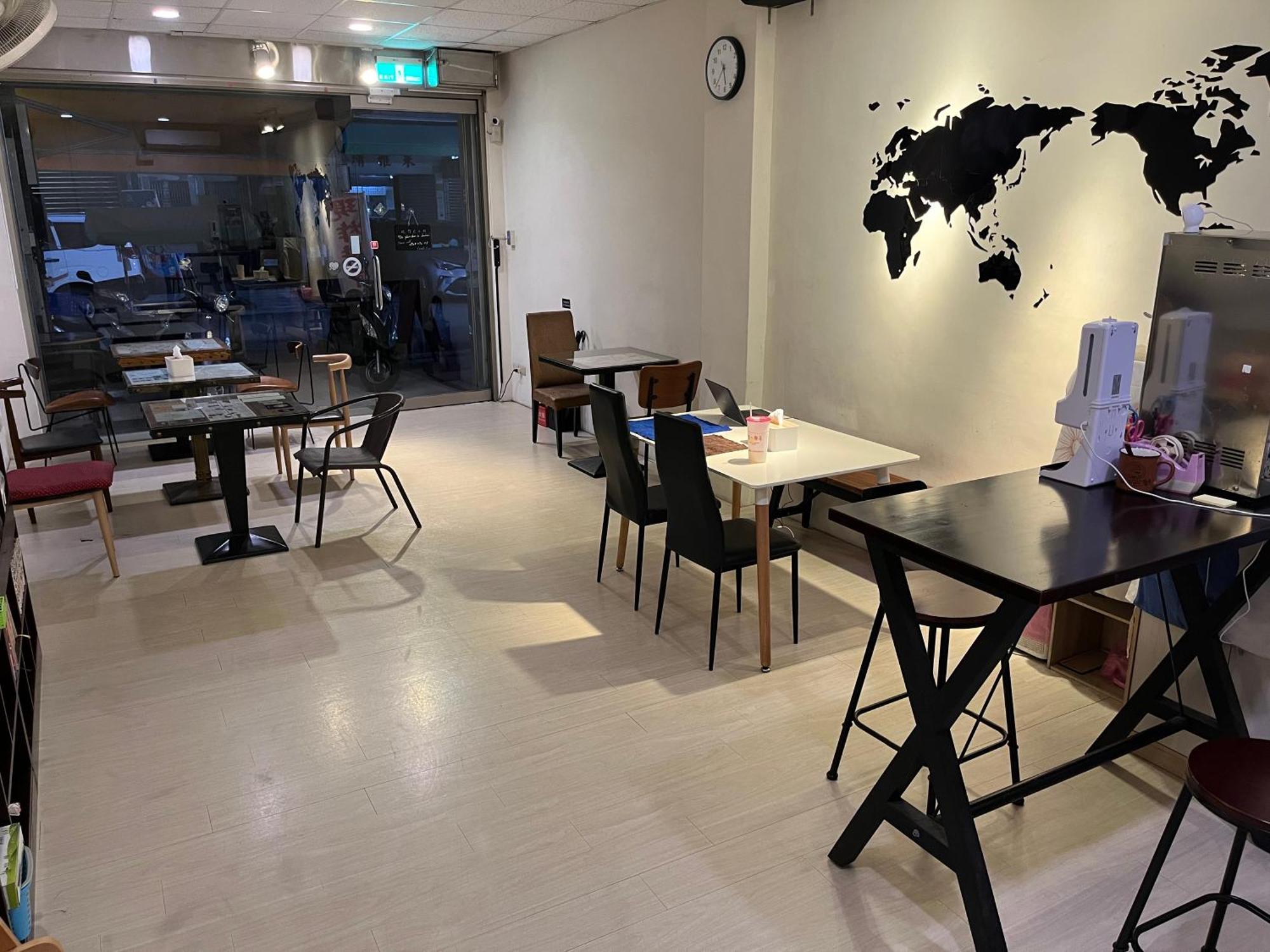 Little House Hostel Chiayi Buitenkant foto
