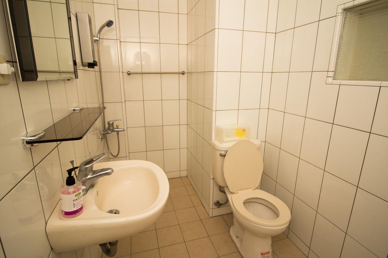 Little House Hostel Chiayi Buitenkant foto